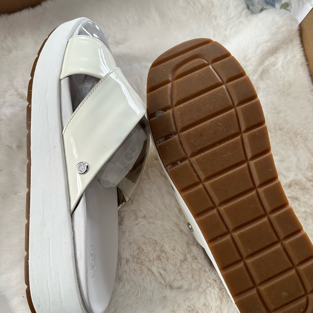Shoe - Picture 2 of 3
